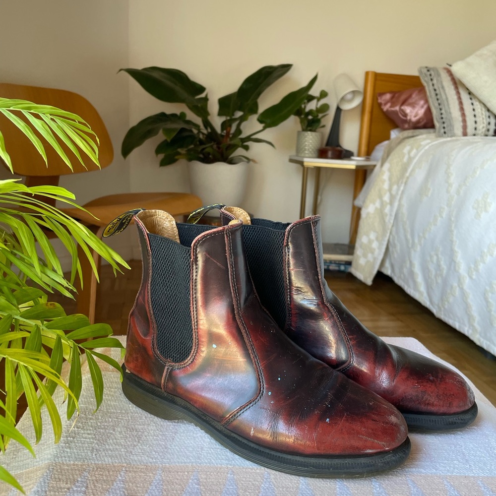 Vintage Dr. Martens flora Chelsea boots. Perfectly distressed